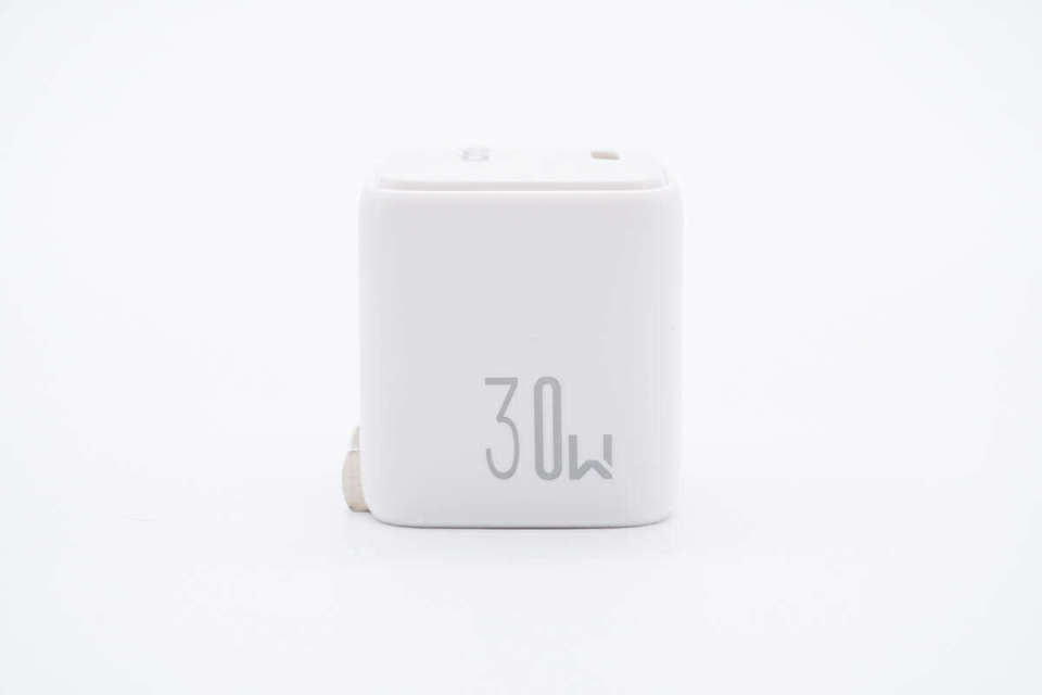 小巧迷你，大麥30W氮化鎵快充拆解 iPhone 15新機用戶的理想充電伴侶